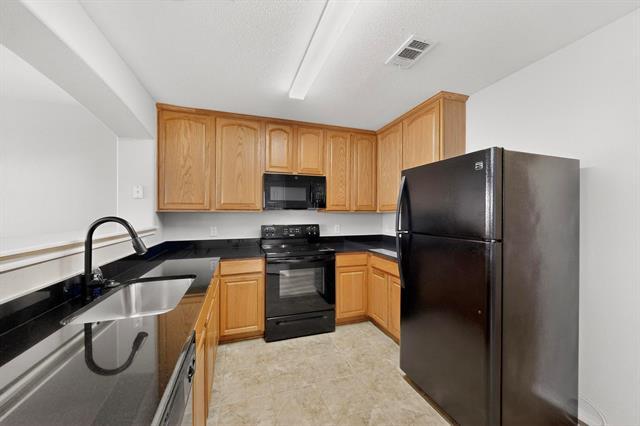 Building Photo - 10276 Darkwood Dr