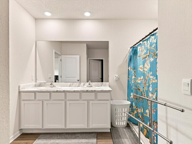 Building Photo - Unfurnished Annual Rental