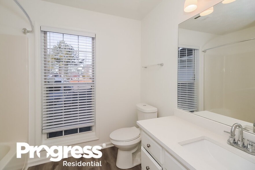Building Photo - 1530 Range Heights Terrace