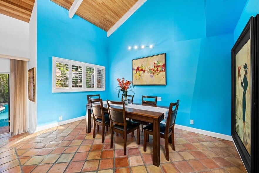 Building Photo - 219 NE 17th Ave