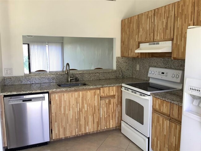 Building Photo - 10128 Boca Bend E