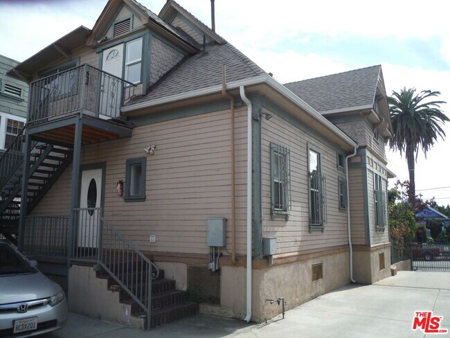 Building Photo - 1805 W 12th Pl