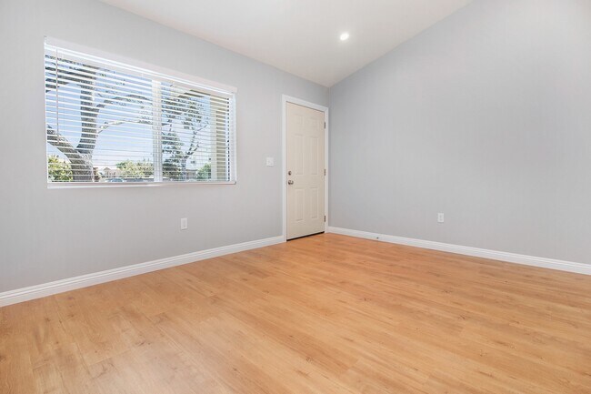 Building Photo - Olive Avenue Triplex