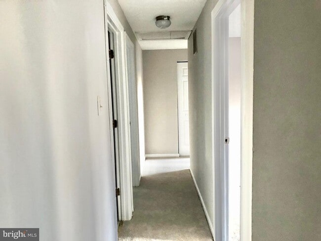 Building Photo - 2 Cinnabar Ct