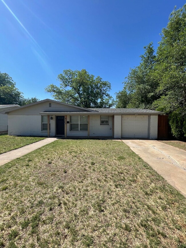 Building Photo - Stunning 3-Bed, 2-Bath Retreat in Lubbock – Spacious 1558 Sq Ft Home!