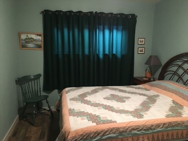 Building Photo - Furnished One Bedroom plus Office One Bath Seasonal Rental in Downtown Glenwood Springs