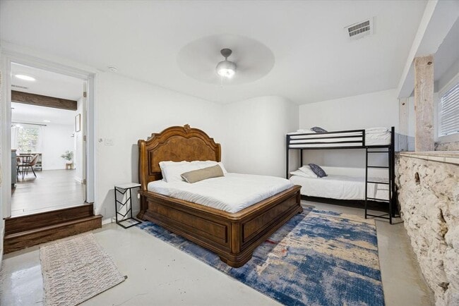 Building Photo - 604 Pressler St