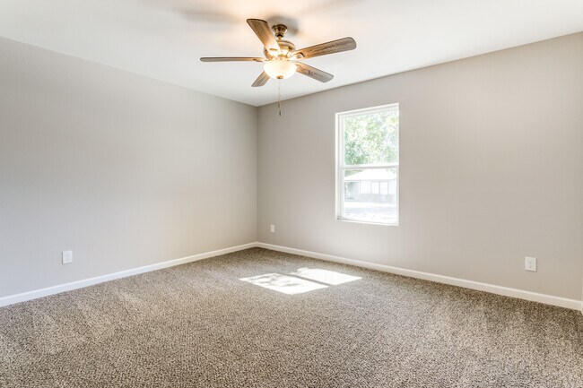 Building Photo - 1511 N Bradley St