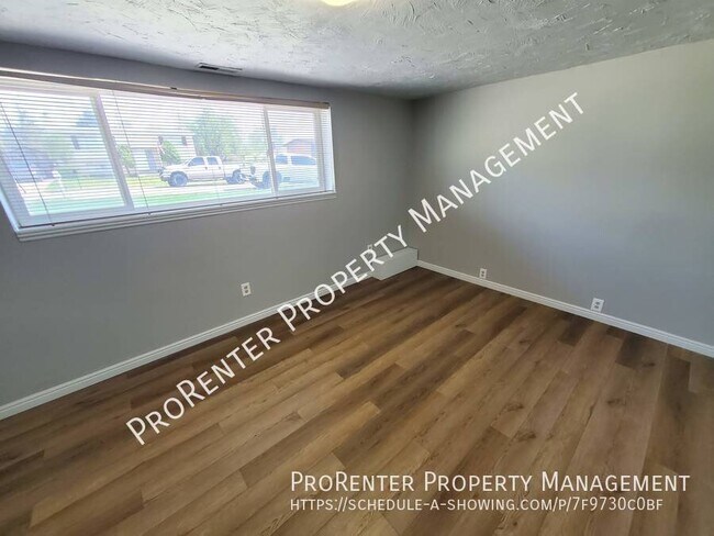 Building Photo - 865 E 350 N