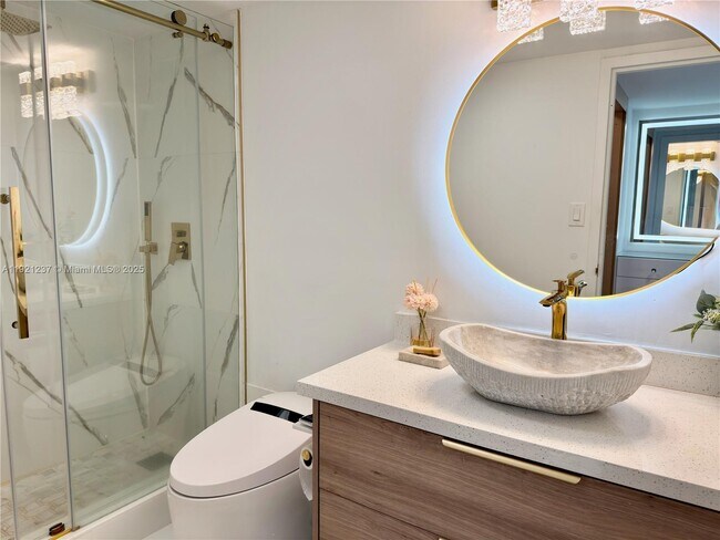 Building Photo - 3140 S Ocean Dr