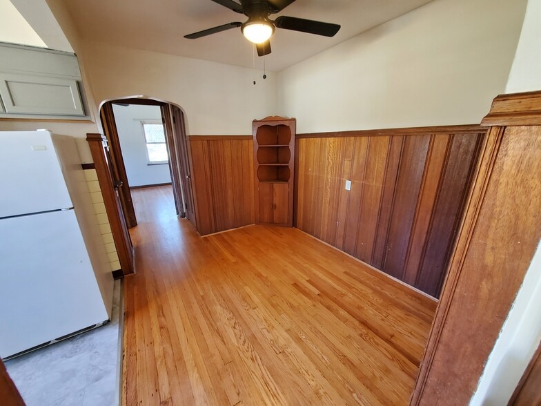 Dining area - 3358 boudinot ave