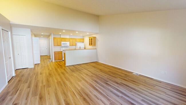 Building Photo - Single Level Family Friendly Home in Sandy. Fenced Backyard Pets Welcome