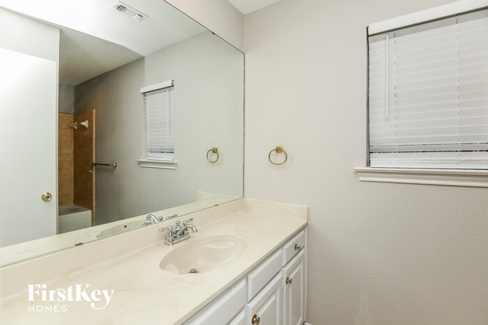 Building Photo - 4405 Grey Dawn Dr