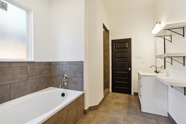 Building Photo - 2114 Spikes St