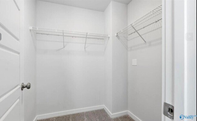 Building Photo - 418 Falls Pointe