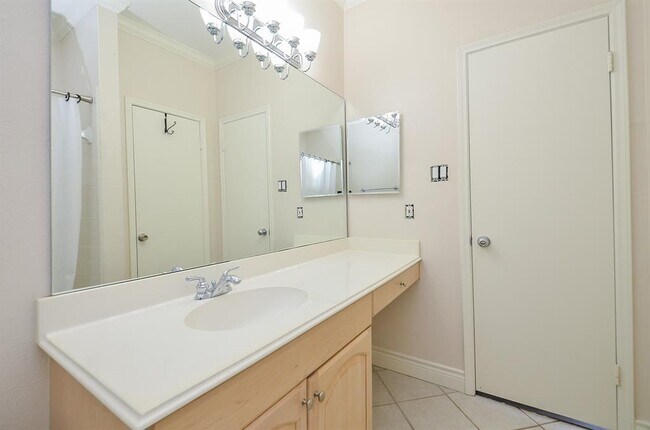 Building Photo - 306 Wilcrest Dr