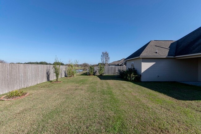 Building Photo - 132 Timber Edge Dr