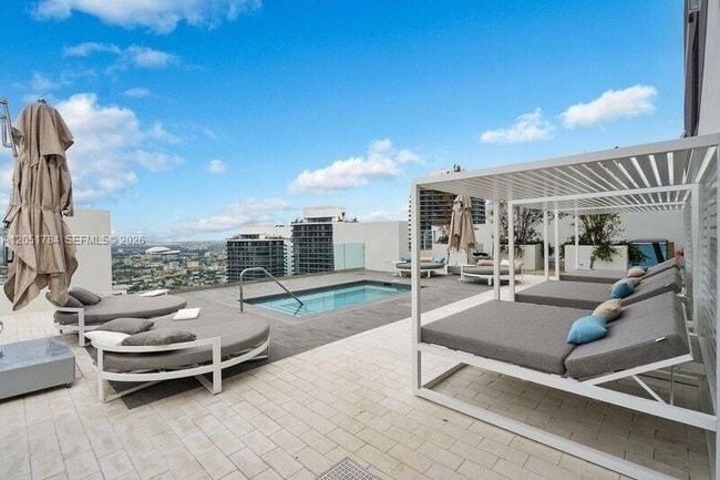 Building Photo - 1010 Brickell Ave