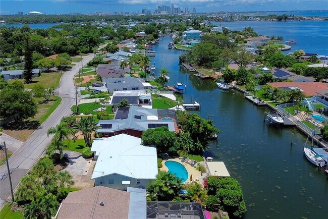 Building Photo - 3790 Beach Dr SE