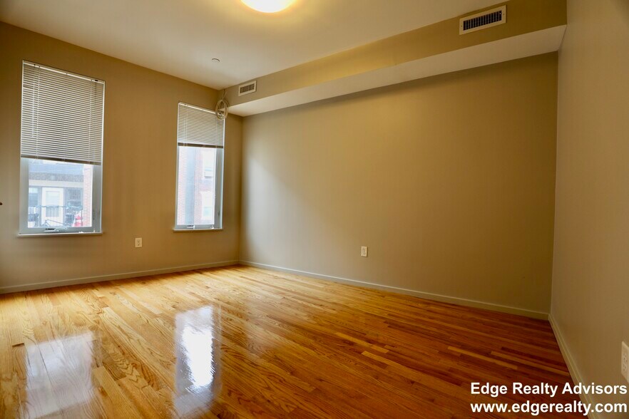 Building Photo - 24 Greylock Rd