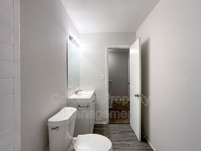 Building Photo - 951 Hollywood St