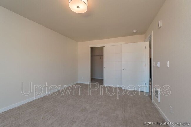 Building Photo - 5885 S Macadam Ave