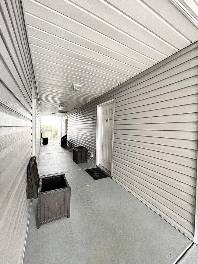 Building Photo - 2516 Grassy Point Dr