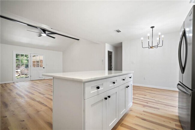 Building Photo - 4310 Red Creek Rd