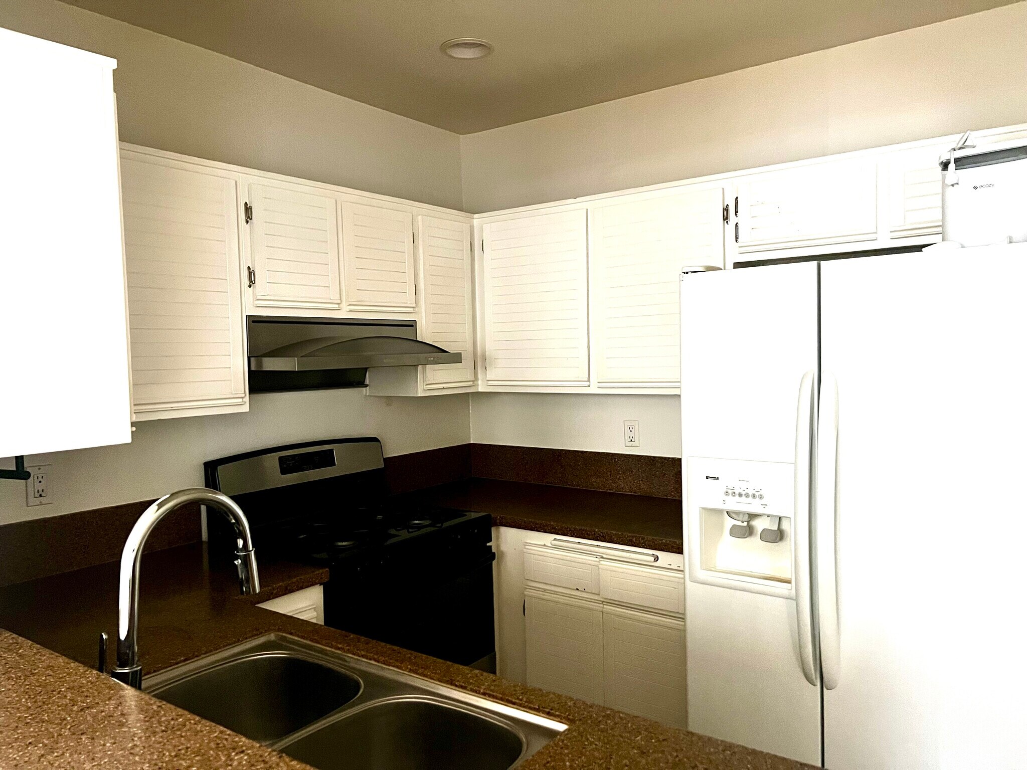 Building Photo - 24149 Del Monte Dr