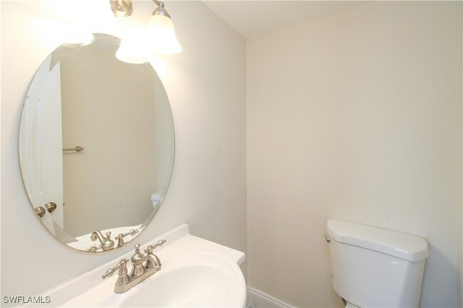 Building Photo - 2102 Alamanda Dr