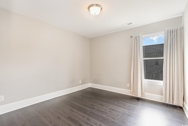 Building Photo - 1621 Palmetto Palm Dr
