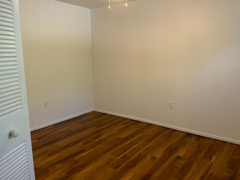 Building Photo - 3135 Shady Dell Ln