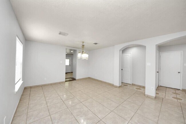 Building Photo - 4310 Lucas Trace Ct
