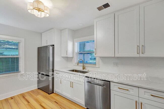 Building Photo - 1757 Skinner Ave