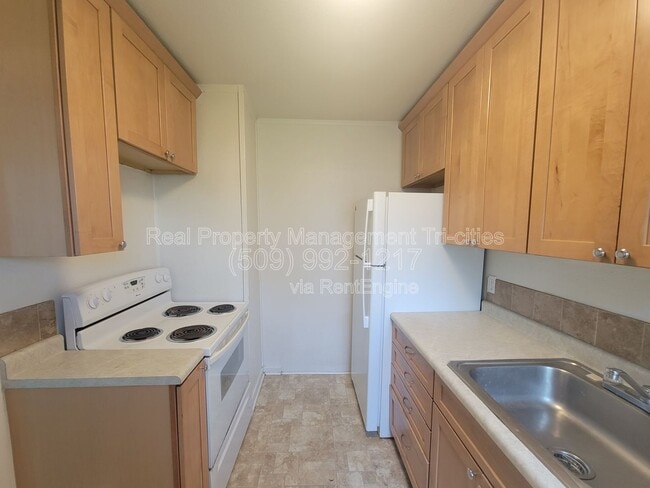 Building Photo - 1003 Torbett St