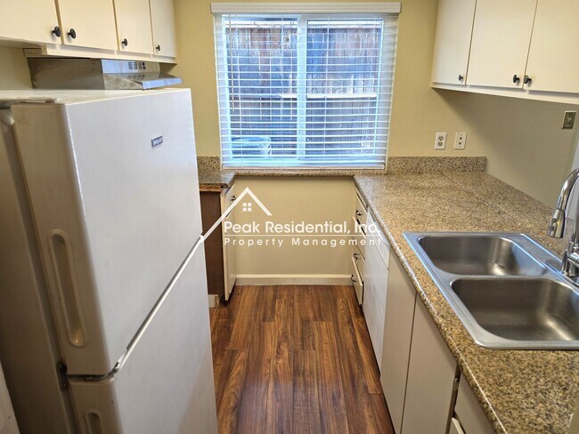 Building Photo - 6691 Greenback Ln