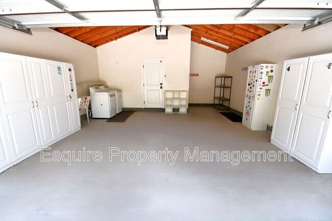 Building Photo - 4290 Aspen Ln