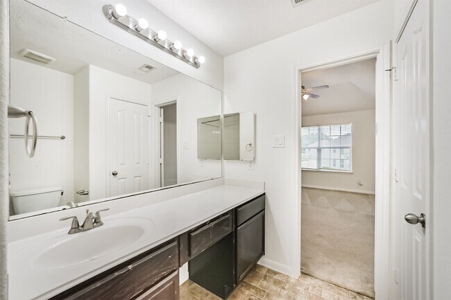 Building Photo - 9334 Valley Tree Ln