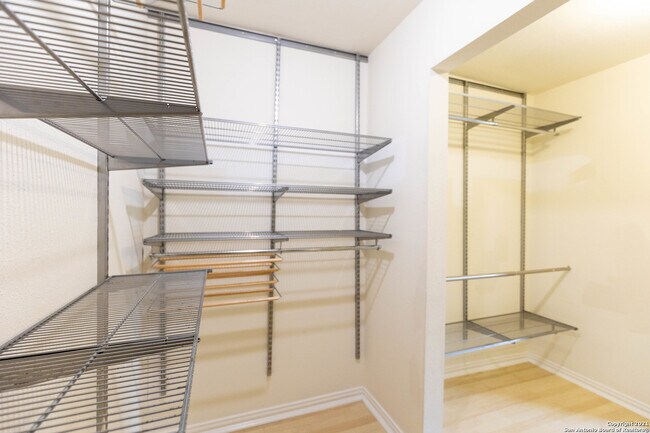 Building Photo - 224 Shadyview Dr