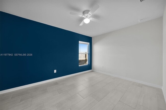 Building Photo - 614 SW 3rd Ct