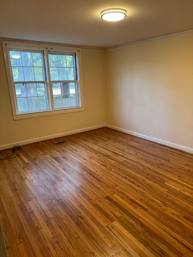 Building Photo - Spacious 1-Bedroom Condo in Oleander Court...