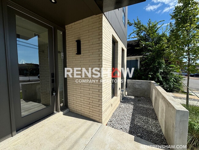 Building Photo - 38 Angelus St