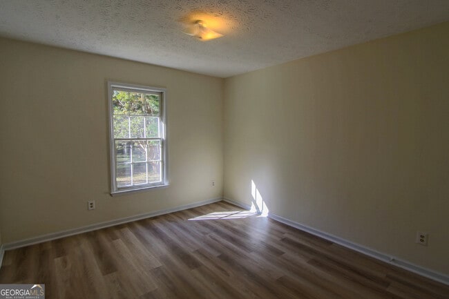 Building Photo - 211 Meadow Run