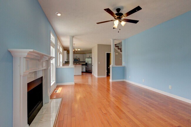 Building Photo - 716 Cavalier Dr