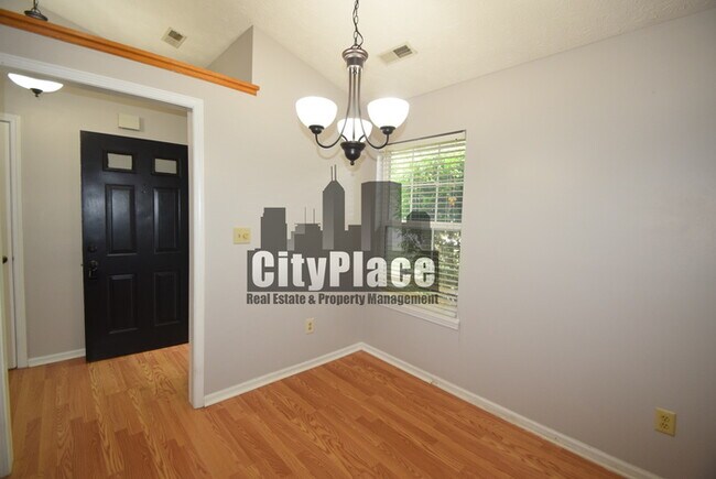 Building Photo - 525 E Pine Ridge Dr