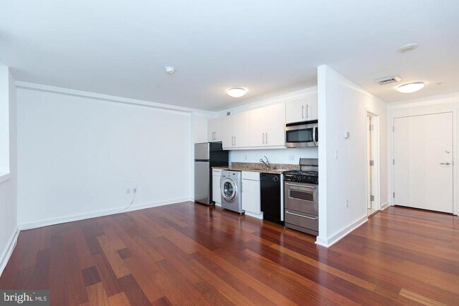 Building Photo - 219 S 18th St