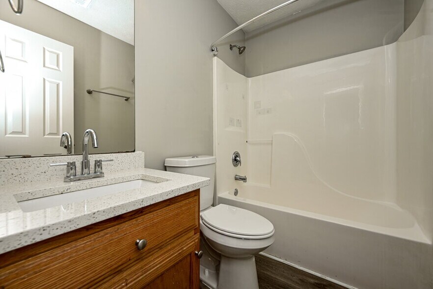 Building Photo - 1025 Borrington Ln
