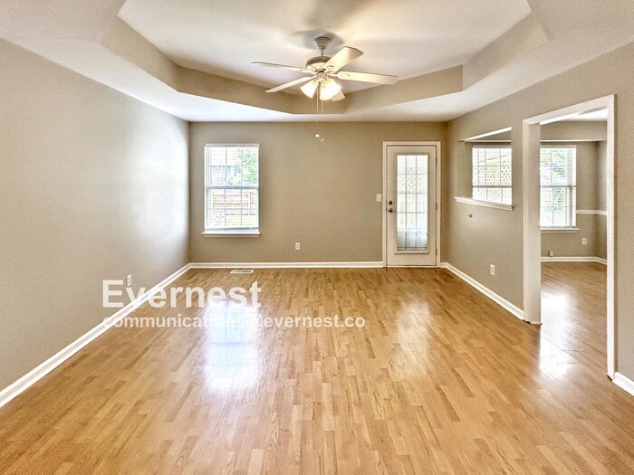 Building Photo - 902 Wildrose Ct