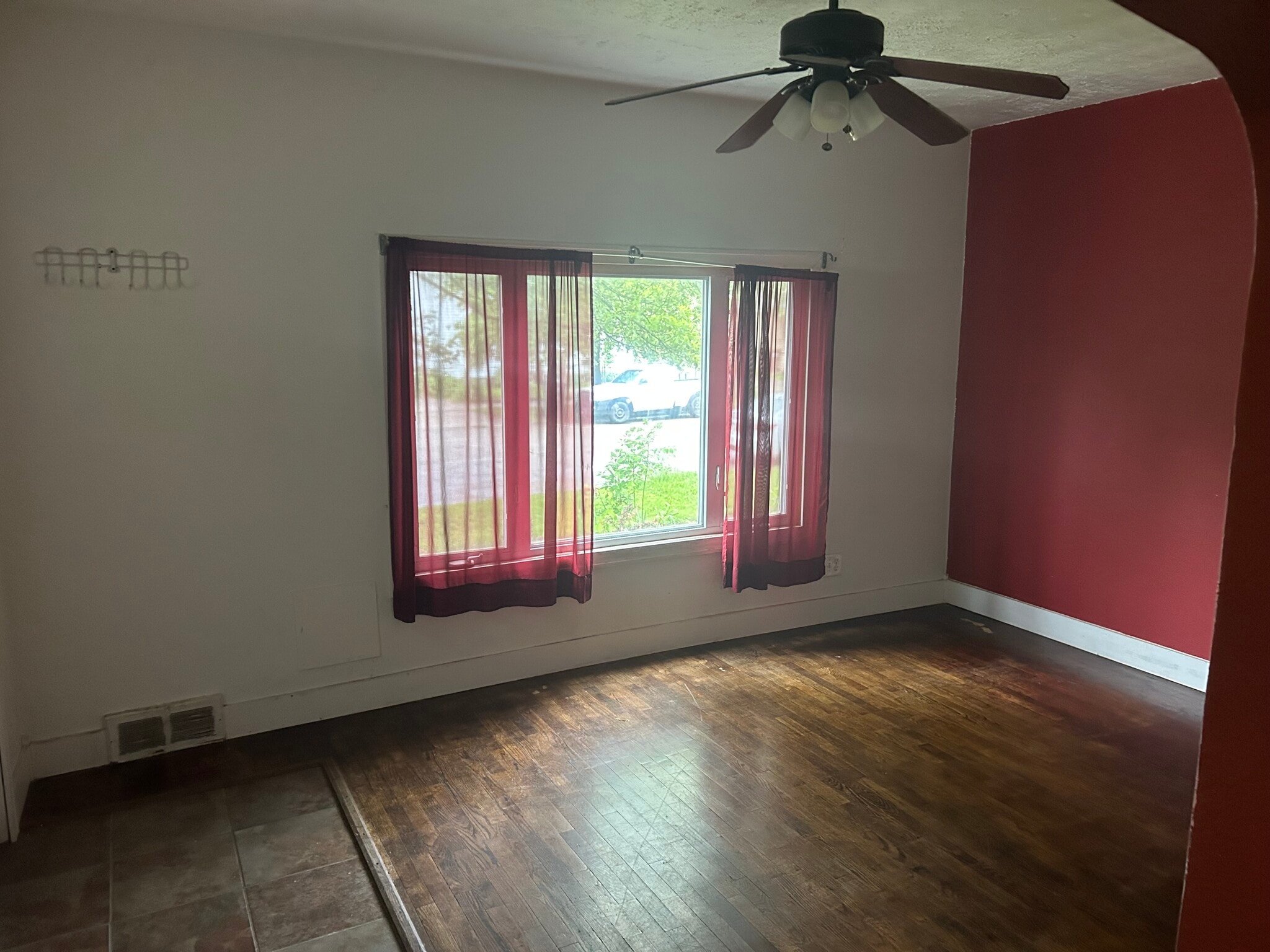 Building Photo - 418 W Lapeer St