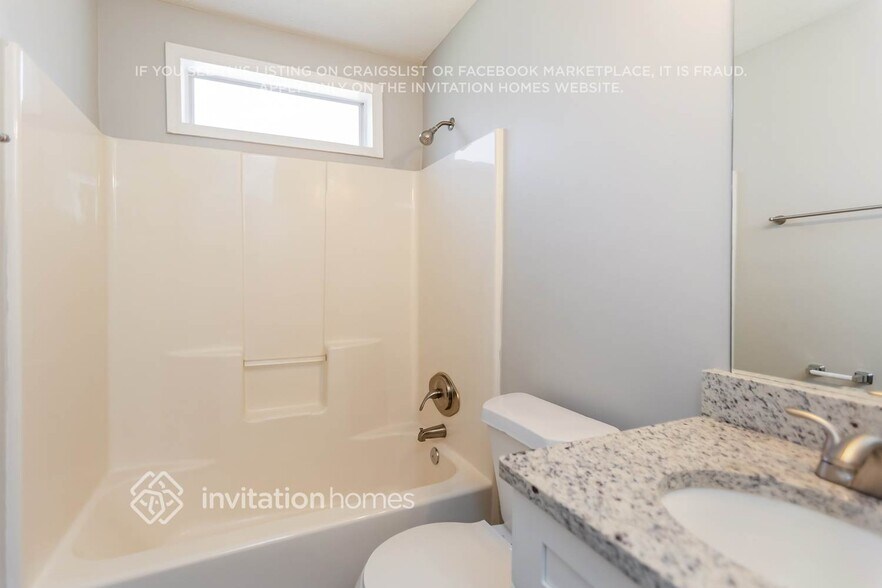 Building Photo - 28 Whitlock Square SW